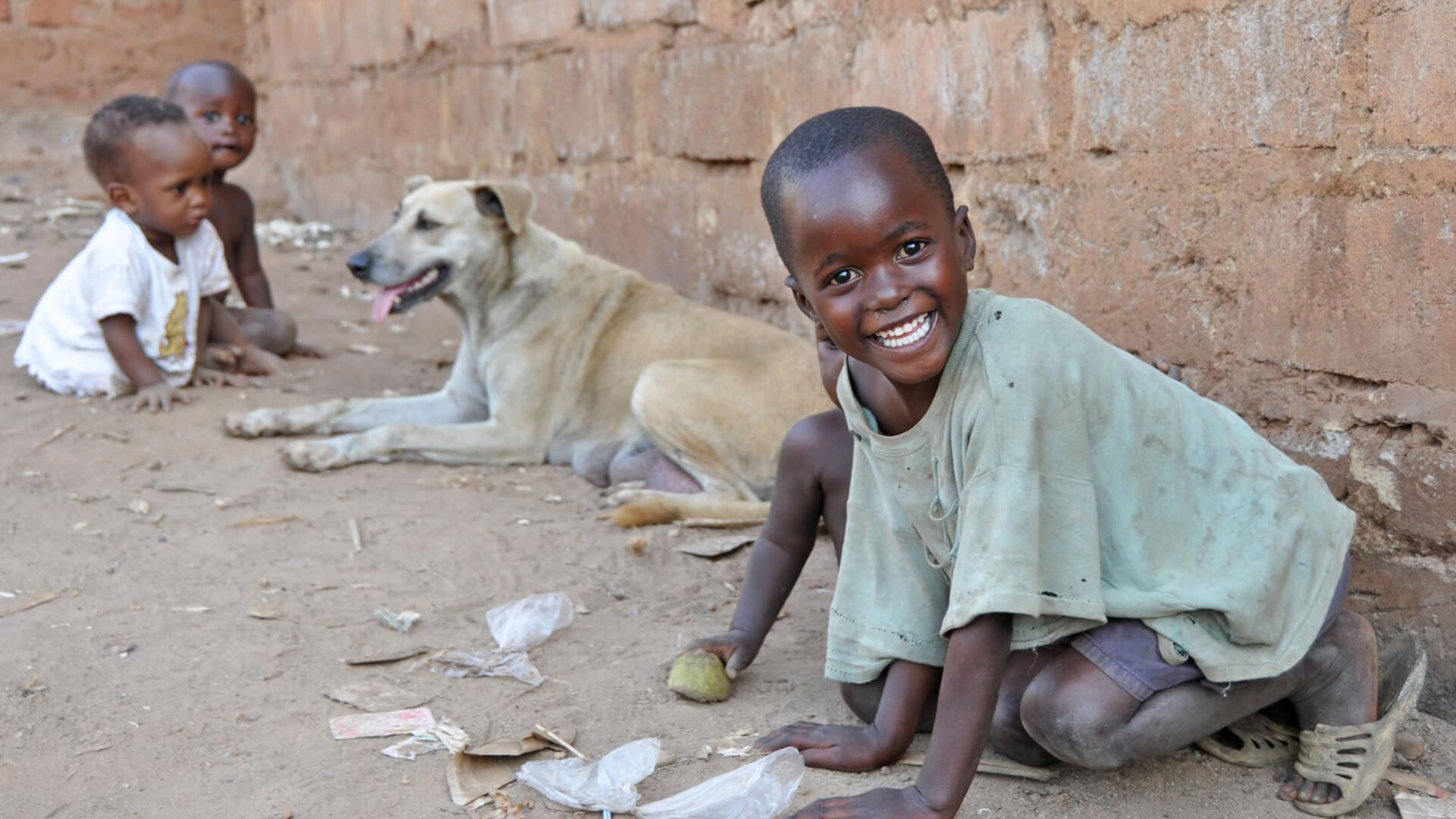 they-live-in-dirty-areas-but-are-still-happy-maison-des-jeunes-de